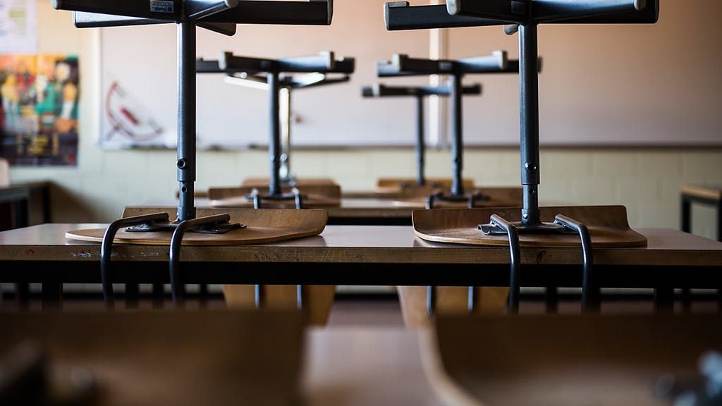 fernunterricht_leere_klassenzimmer.jpeg